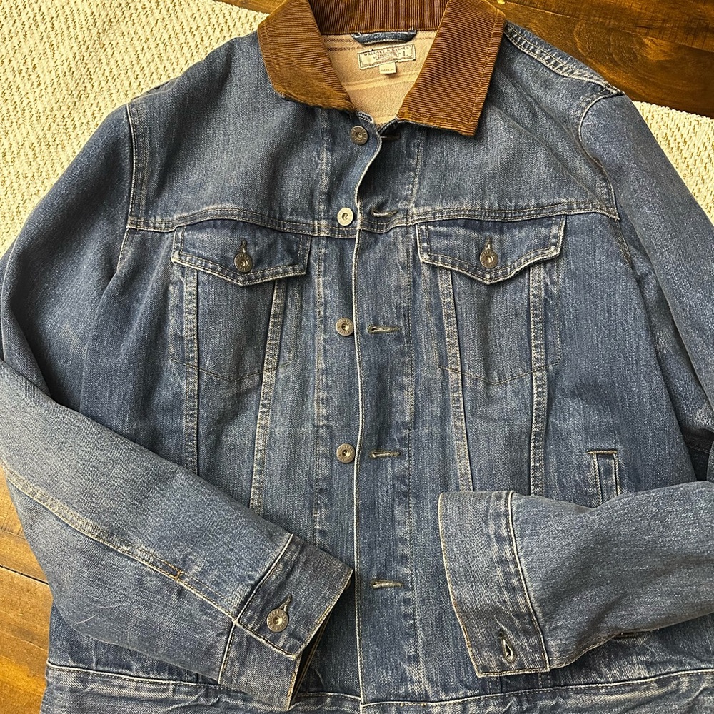 Men's Denim Jacket with Brown Collar